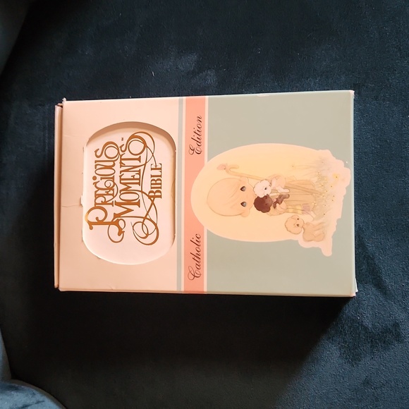 Precious Moments Bible 1978 - Picture 1 of 16